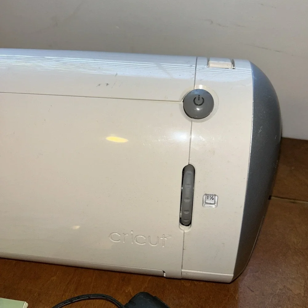 Provo Craft Cricut Expression Model‎ CRV001 Die Cutting Machine NO Power adapter